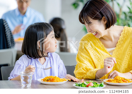 Child going to family restaurant with mom Child going to family restaurant with mom 112494185