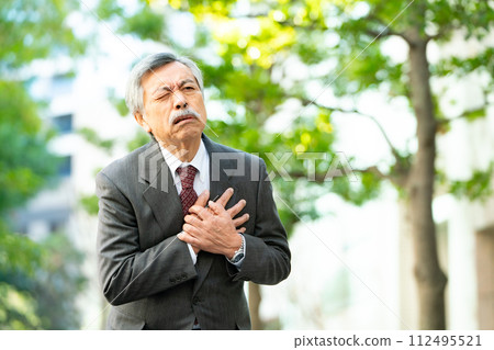 Senior man suit heart attack Senior man suit heart attack 112495521