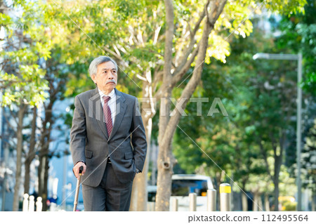 老人西裝手杖 112495564