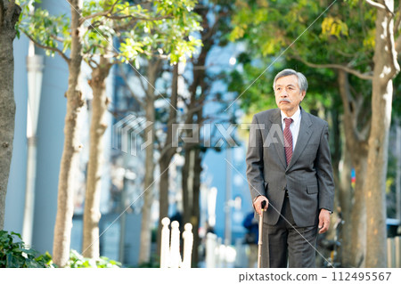 老人西裝手杖 112495567