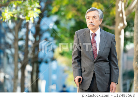 老人西裝手杖 112495568