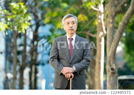 老人西裝手杖 112495571