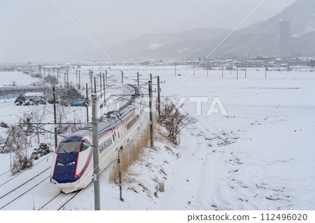 tohoku shinkansen railway snow scene snow country journey tohoku shinkansen railway snow scene snow country journey 112496020