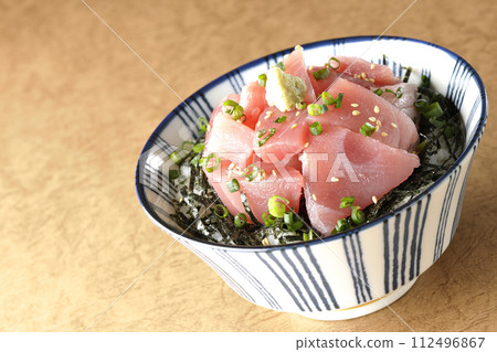 Heaped tuna bowl, seafood bowl Heaped tuna bowl, seafood bowl 112496867