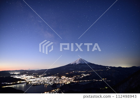 View of Lake Kawaguchi from Fujiyama Twin Terrace <Shindo Pass> View of Lake Kawaguchi from Fujiyama Twin Terrace <Shindo Pass> 112498943