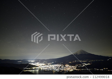 View of Lake Kawaguchi from Fujiyama Twin Terrace <Shindo Pass> 112499018