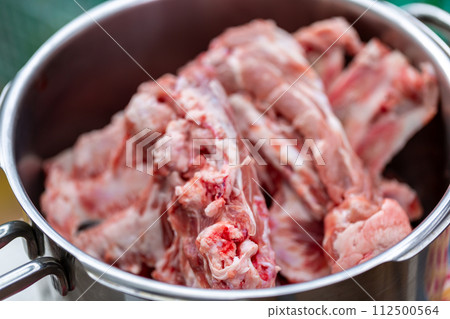 Bone and cartilage waste from butcher shops - dog food 112500564