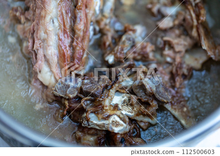 Bone and cartilage waste from butcher shops, heated dog food 112500603