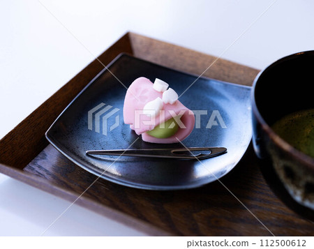Spring Japanese sweets that look like cherry blossom petals Spring Japanese sweets that look like cherry blossom petals 112500612