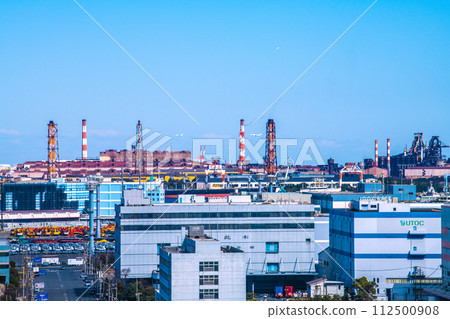 Japan's Yokohama cityscape overlooking three planes (Haneda Airport to the left), various companies, and distribution centers, etc. Japan's Yokohama cityscape overlooking three planes (Haneda Airport to the left), various companies, and distribution centers, etc. 112500908