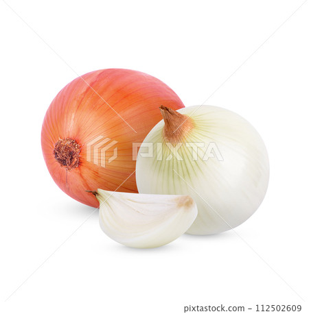 Onion isolated on white background 112502609