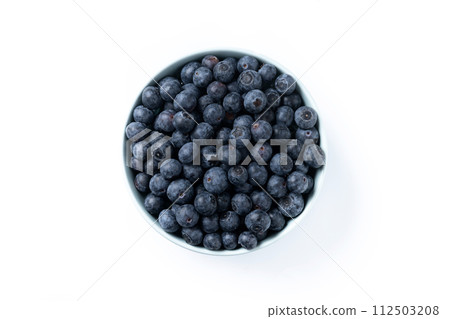Blueberries in green bowl isolated on white background 112503208