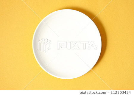 Colorful background white plate image material Colorful background white plate image material 112503454