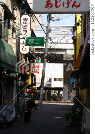 An alley with a Showa atmosphere An alley with a Showa atmosphere 112503707