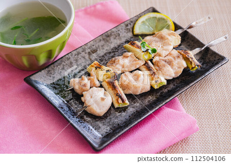Chicken fillet soup with green onions 112504106