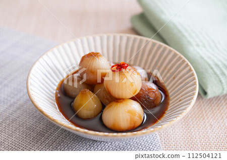Pickled onions in soy sauce Pickled onions in soy sauce 112504121