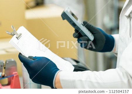 年輕人在後院管理庫存，不露面 112504157