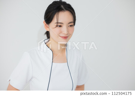 鞠躬美學家 112504175