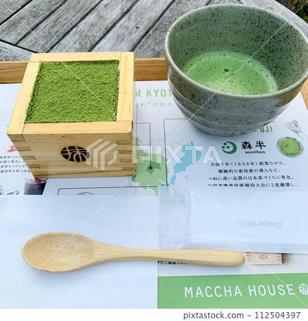 木桌上的綠茶與抹茶 木桌上的綠茶與抹茶 112504397