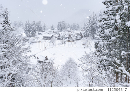 Snowy Gokayama, Ainokura Gassho style village Snowy Gokayama, Ainokura Gassho style village 112504847