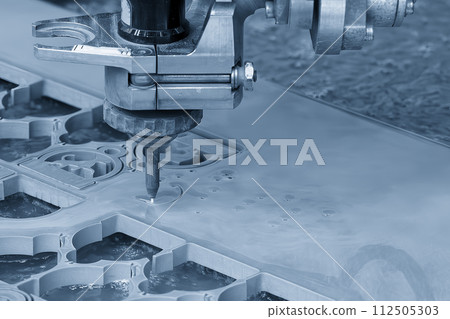 The abrasive waterjet cutting machine cutting the metal plate in the light blue scene. The abrasive waterjet cutting machine cutting the metal plate in the light blue scene. 112505303