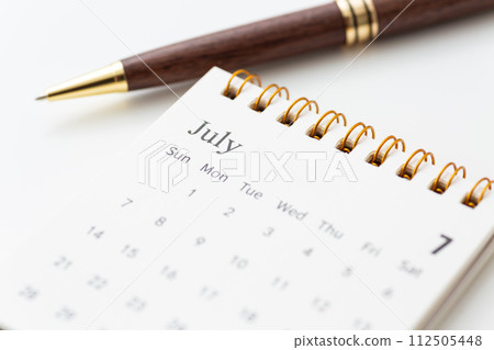 七月日曆和原子筆 七月日曆和原子筆 112505448