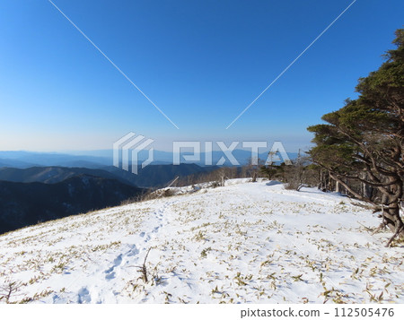 Mt. Sanjogatake (peak of the mountain in midwinter) Mt. Sanjogatake (peak of the mountain in midwinter) 112505476