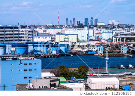 Japan's Yokohama cityscape overlooking Daikoku Dock and the tower apartment complex in front of Musashikosugi Station (back of screen) Japan's Yokohama cityscape overlooking Daikoku Dock and the tower apartment complex in front of Musashikosugi Station (back of screen) 112506195