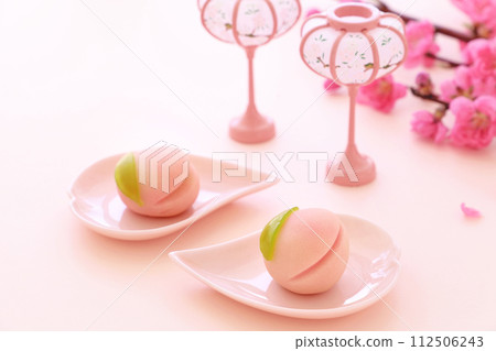 Doll's Festival peach Japanese sweets 112506243