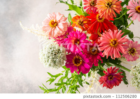 Home decoration with flowers 112506280