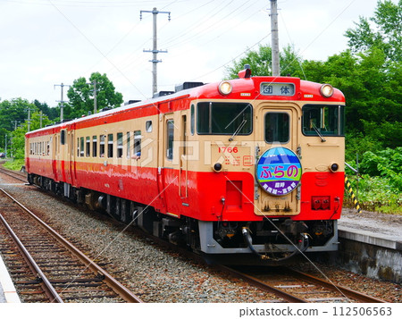 Nemuro Main Line Kanayama Station and Kiha 40 JNR standard color Nemuro Main Line Kanayama Station and Kiha 40 JNR standard color 112506563