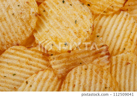 Lots of potato chips, texture Lots of potato chips, texture 112509041