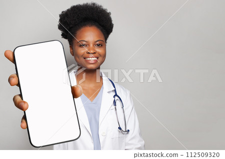 Friendly physician shows a phone with a blank display.  112509320