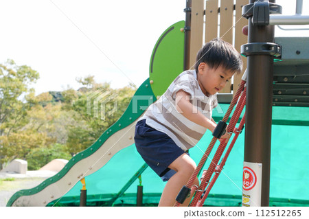 A boy playing around cheerfully 112512265