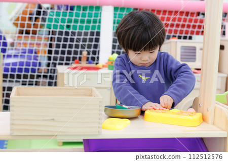 boy playing house boy playing house 112512576