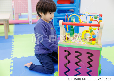boy playing house 112512588
