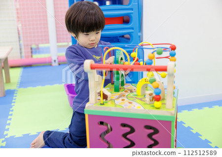boy playing house boy playing house 112512589
