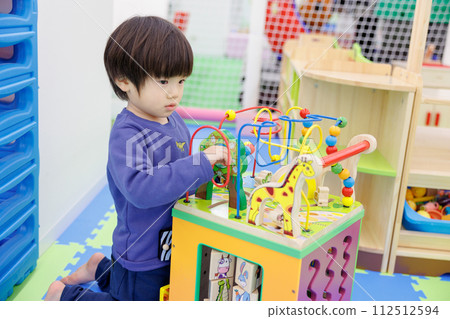 boy playing house boy playing house 112512594