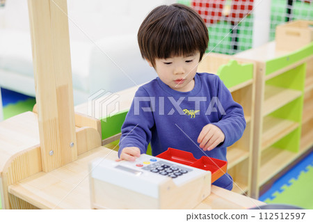 boy playing house boy playing house 112512597