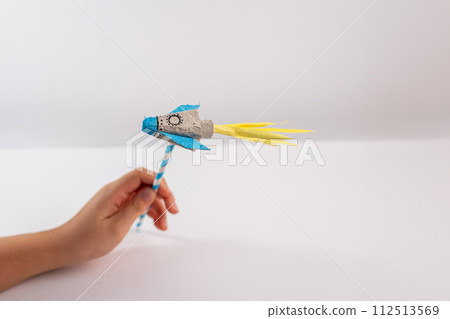 how to make straw rocket, space crafts craft for kids 112513569