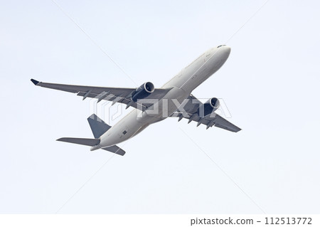 Plane flying to destination, Montreal, Canada Plane flying to destination, Montreal, Canada 112513772