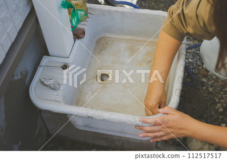 Clean the outside water tap 112517517