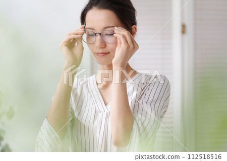 A woman wearing glasses A woman wearing glasses 112518516