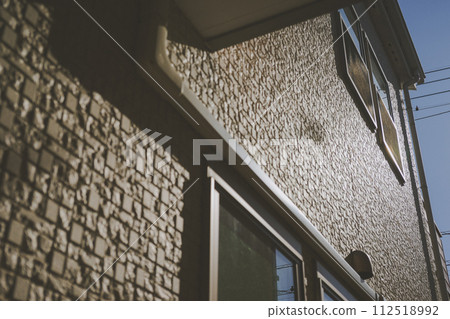 Air conditioner piping cover and exterior wall of a detached house 112518992