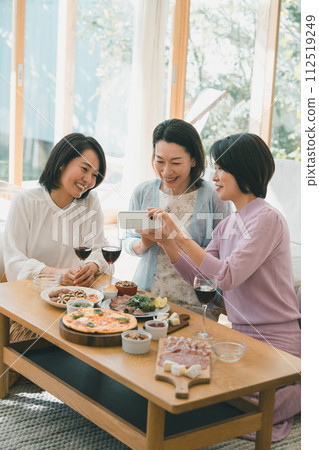 female, females, lady 112519249