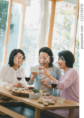 女生 女孩 女性 112519250