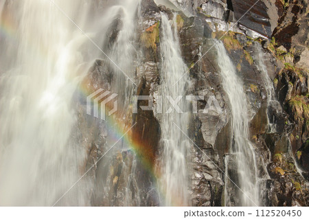 在瀑布的彩虹 在瀑布的彩虹 112520450