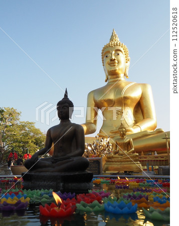 Buddha statue Buddha statue 112520618