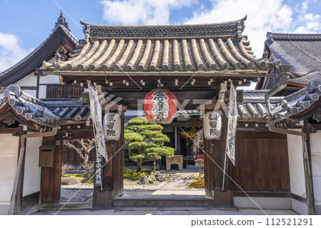 Kyoto Toji sub-temple Kanchi-in front gate 112521291