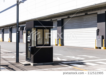 Large distribution center guard station 112522995